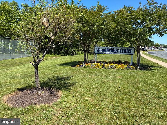 4th image of 903 Woodbridge Ct Unit F