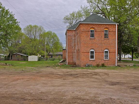 2nd image of 206 Linden Ave E