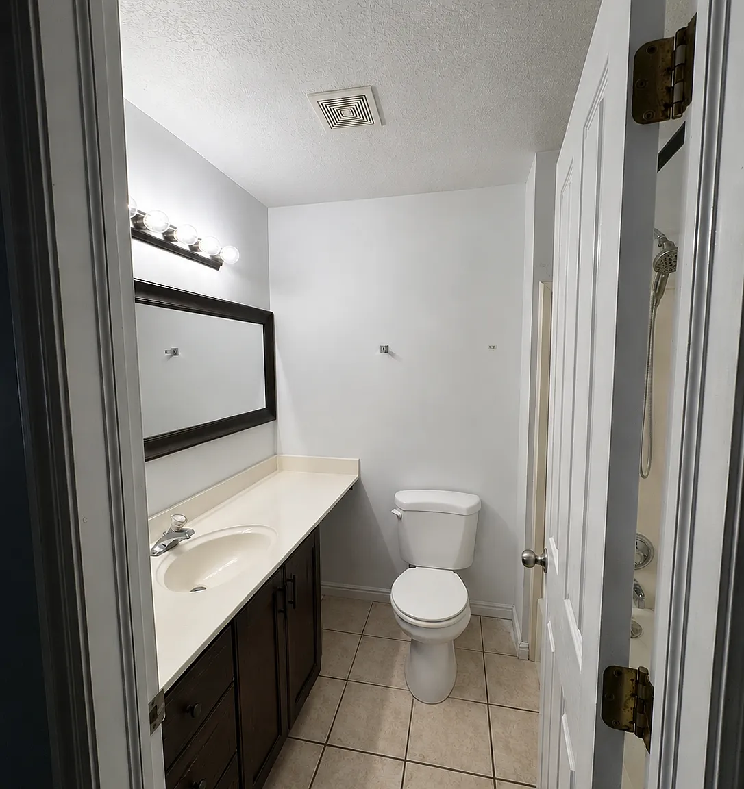2 bed, 1.5 bath, 1271 sqft, $1,828 — Photo 4
