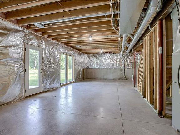 3rd image of 1829 Meadow Ln