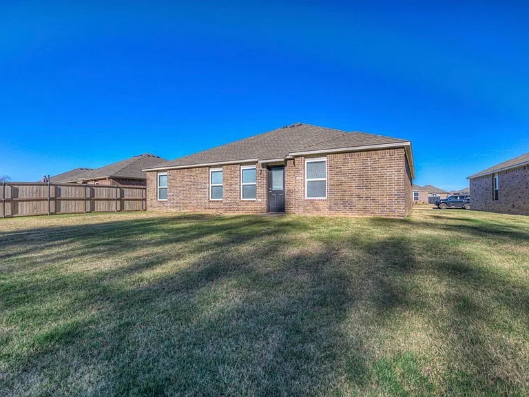 2725 Demotte Dr — Photo 3
