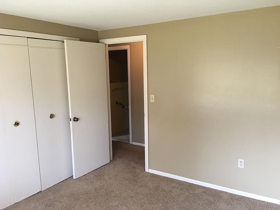 2nd image of 6 Wedgewood Dr APT E