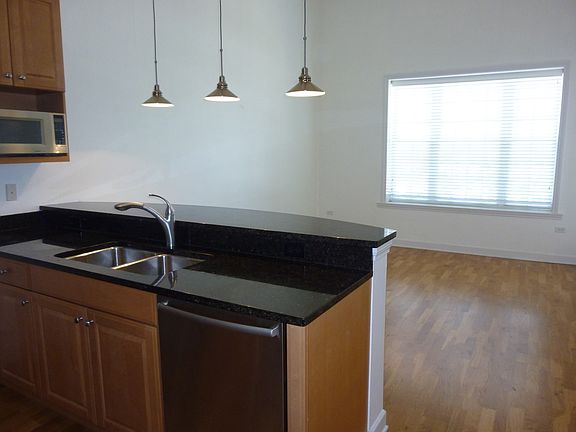 Rare 13 foot ceiling in this unit