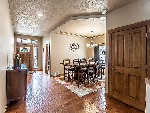 3rd image of 1909 S Clover Dr