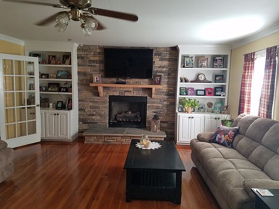 Stacked Stone a fireplace Wi