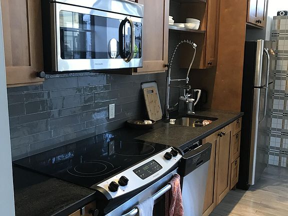 3rd image of 20-26 Sunnyside St #13