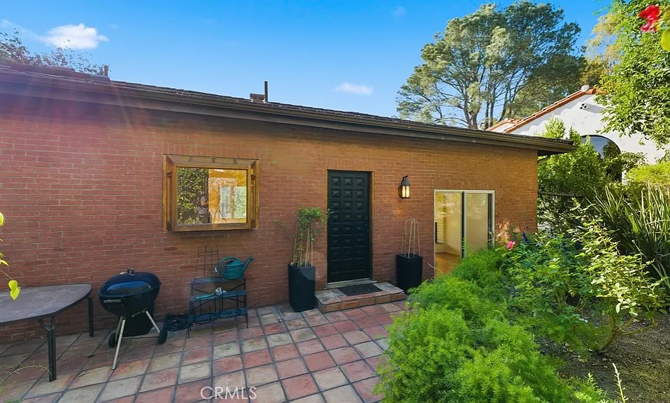 Building Photo - 3111 Hollyridge Dr