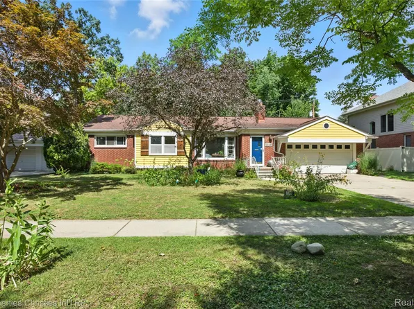 2248 W Lincoln St, Birmingham, MI 48009