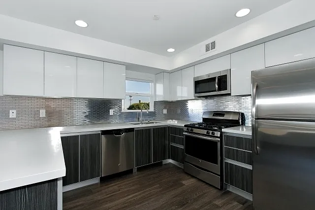 8621 Ramsgate Ave — Photo 31