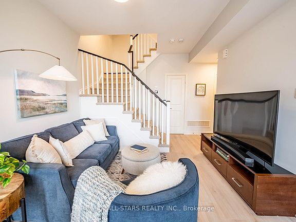 5th image of 2 Linsmore Pl #302