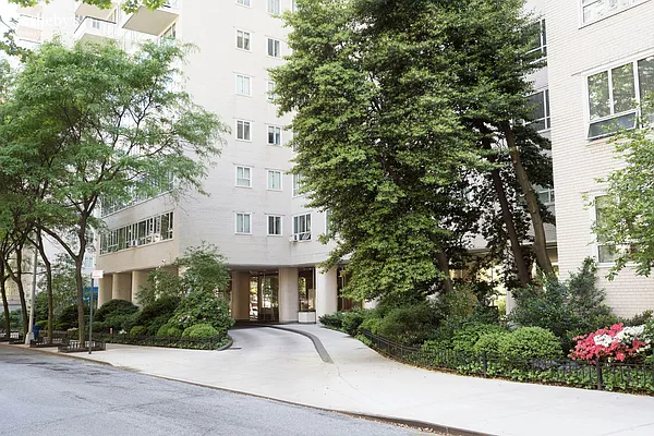 Sold by Sotheby's International Realty | media 10