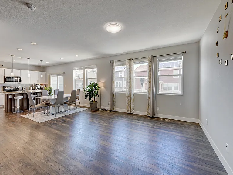 4713 Helena St — Photo 4