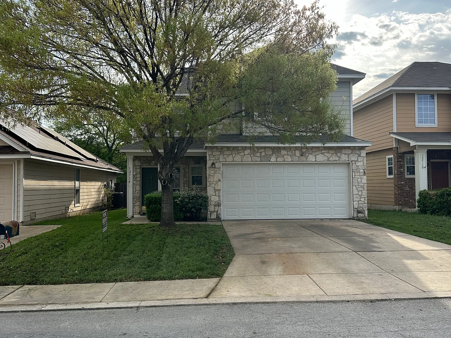 3 bed, 2.5 bath, 2000 sqft, $2,100 — Photo 3