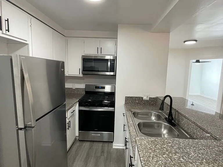 VRA27 LLC- "Villa Regency Apartments" — Photo 13