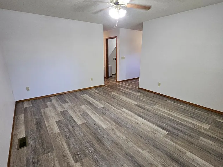 725 S Empire Ave — Photo 3