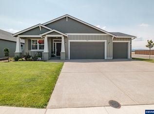 1447 Gladiola Dr, Junction City, OR 97448