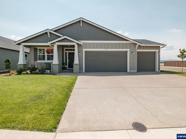 1447 Gladiola Dr, Junction City, OR 97448