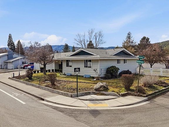 3rd image of 2912 S University Rd