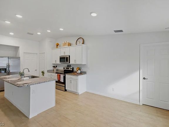 4th image of 3749 NE 15th Pl