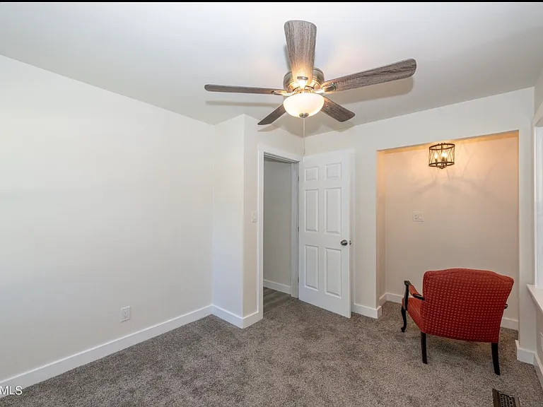 5909 Adelia Dr — Photo 20