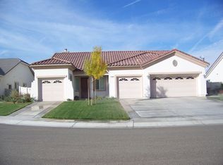 10883 Aster Ln, Apple Valley, CA 92308