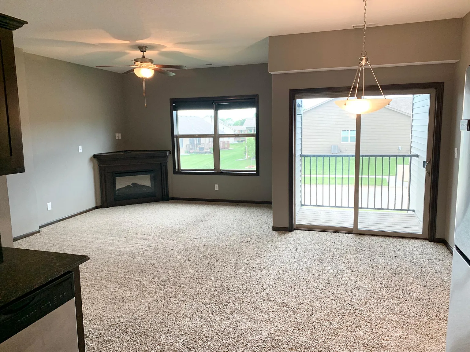 2 bed, 1048 sqft, $1,350 — Photo 4