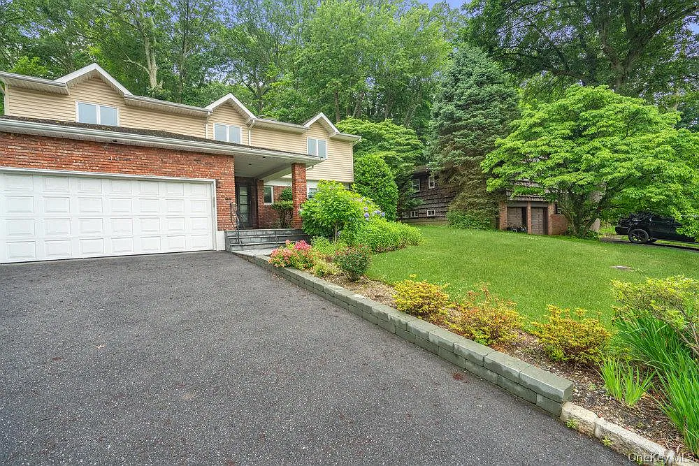 4 bed, 3.5 bath, 2158 sqft, $7,200 — Photo 2