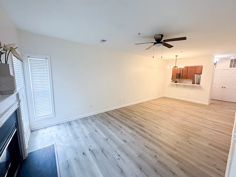 4652 Lawton Way — Photo 4