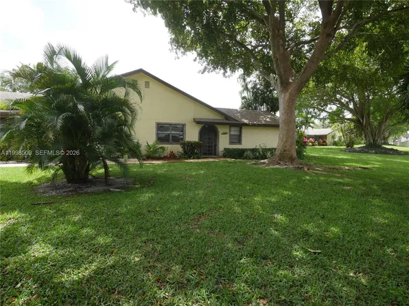 23359 Barlake Dr, Boca Raton, FL 33433