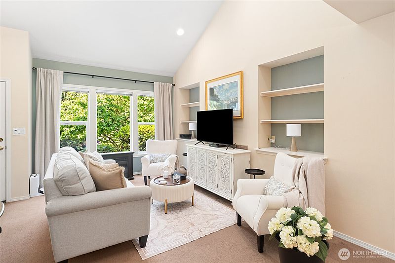 4th image of 1524 Marine Drive