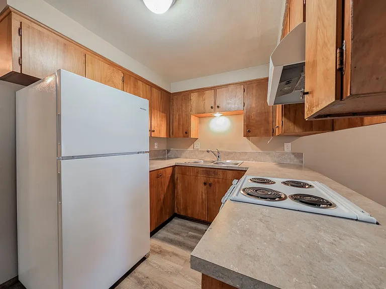 1526 7th St (Columbia Apts) — Photo 3