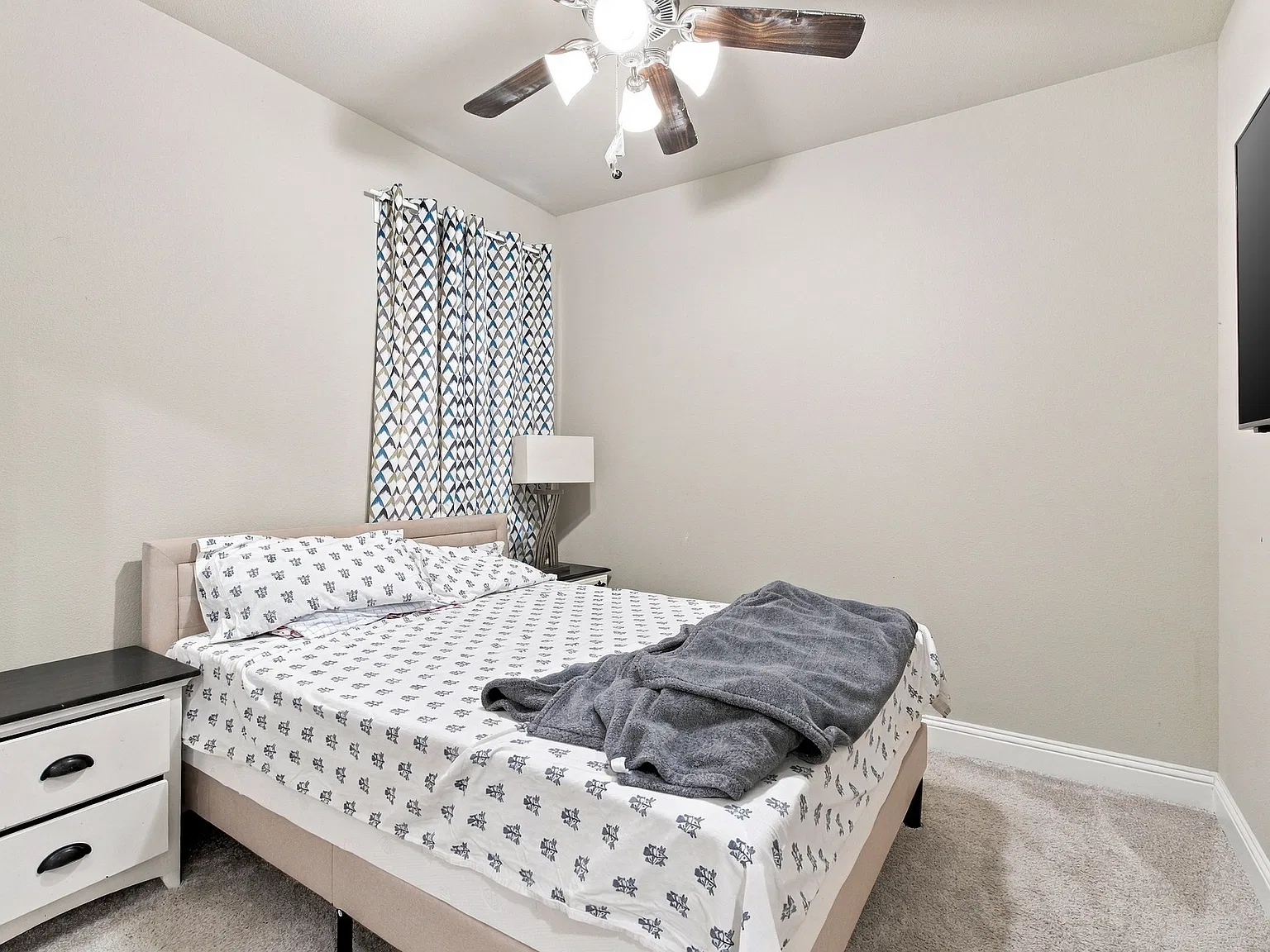 3 bed, 1732 sqft, $2,390 — Photo 2