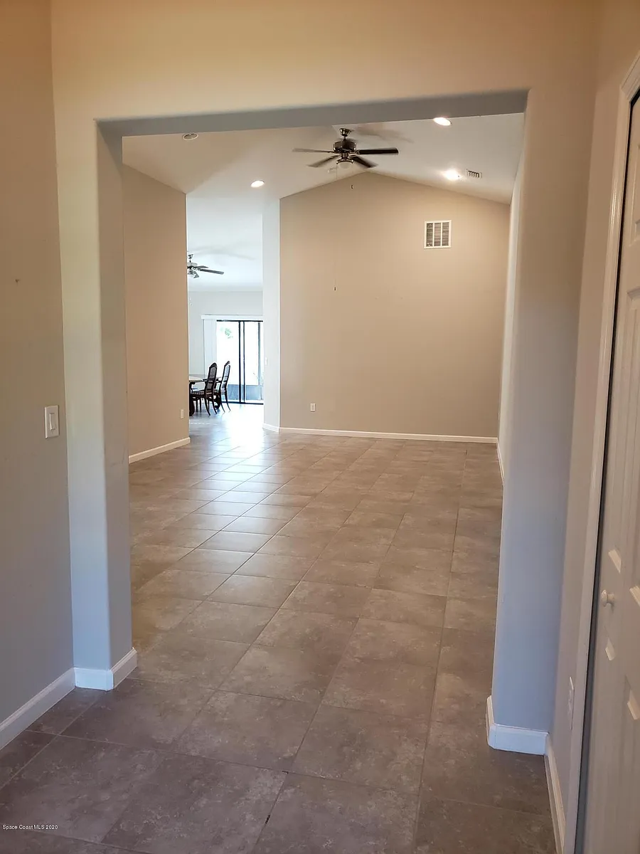 Building Photo - 3960 Harvest Cir