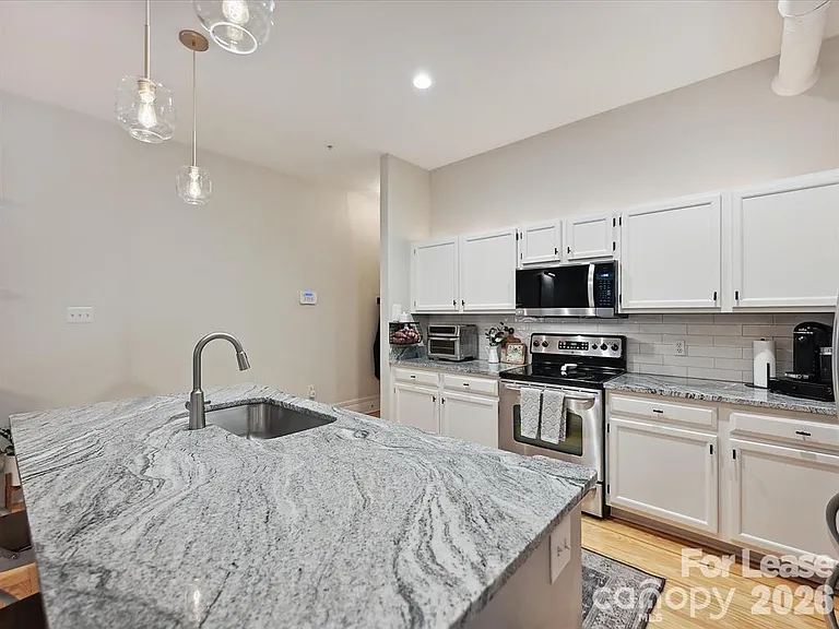 404 N Laurel Ave #11 — Photo 17