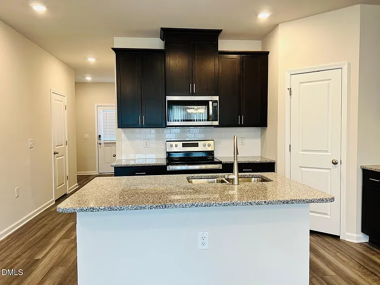 929 Field Ivy Dr — Photo 7