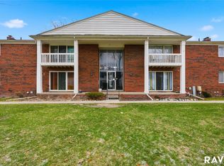 42450 Sheldon Pl APT 212, Clinton Township, MI 48038