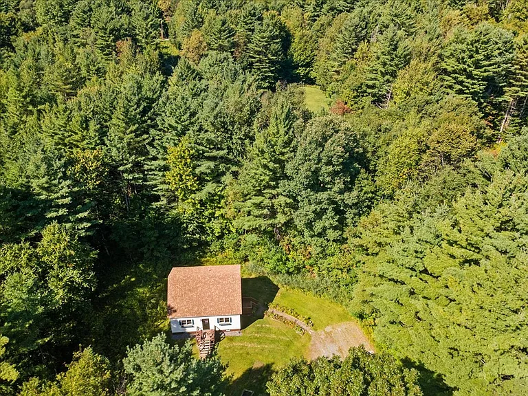 1672 Sweet Hollow Rd — Photo 36