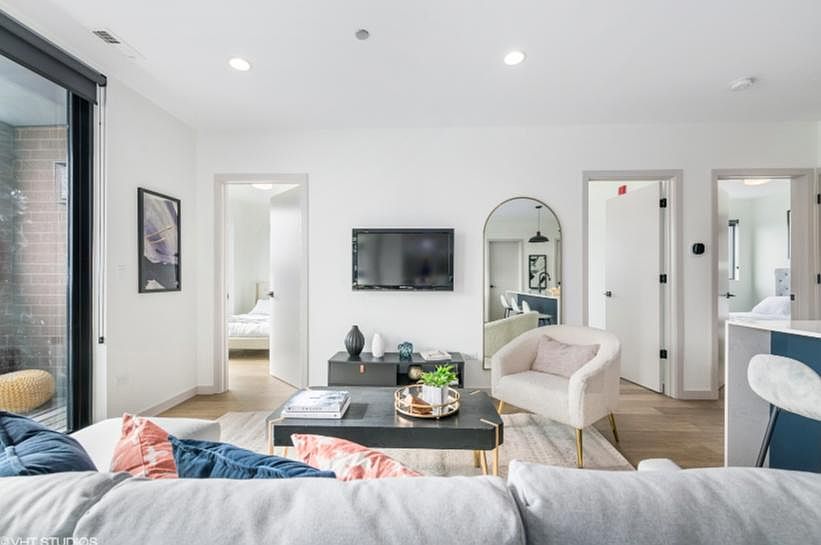 1st image of 516 W Arlington Pl #402