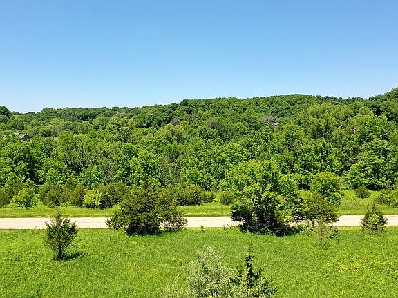 4th image of 21 Sugarcreek Trl