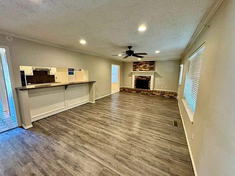 721 Willow Run — Photo 2
