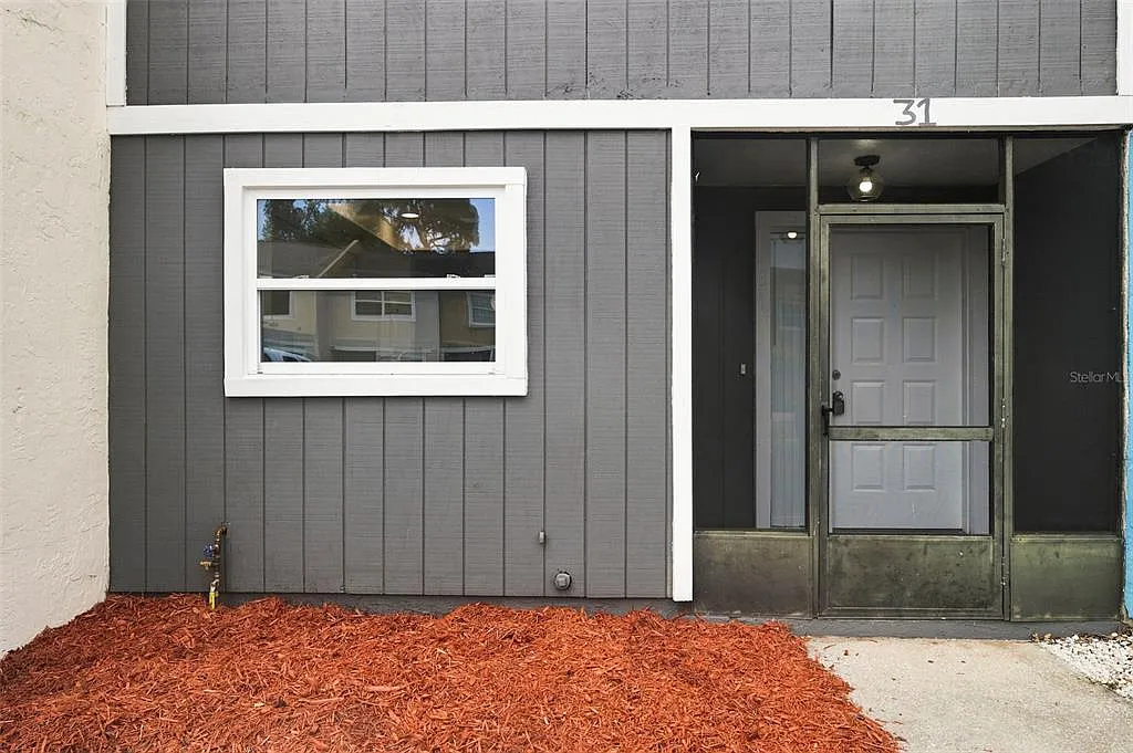 2 bed, 1.5 bath, 1048 sqft, $1,800 — Photo 2