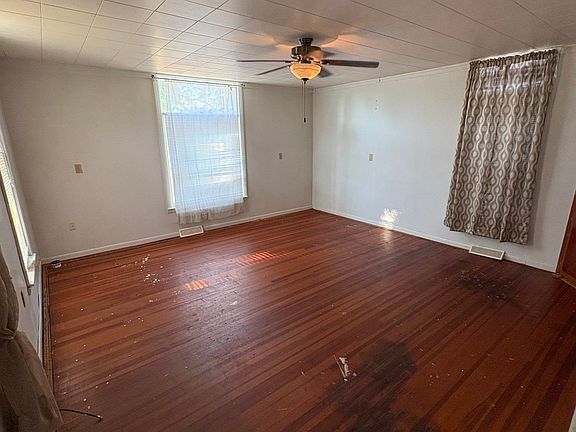 3rd image of 2800 16th St