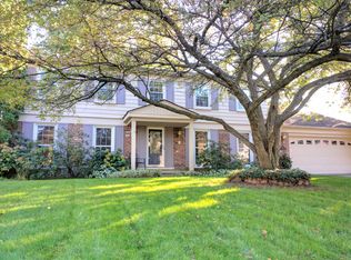 1909 Hunters Ridge Dr, Bloomfield Hills, MI 48304