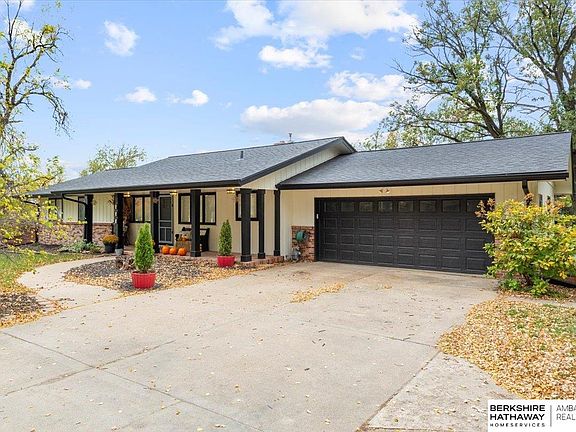 3rd image of 444 Skyline Dr