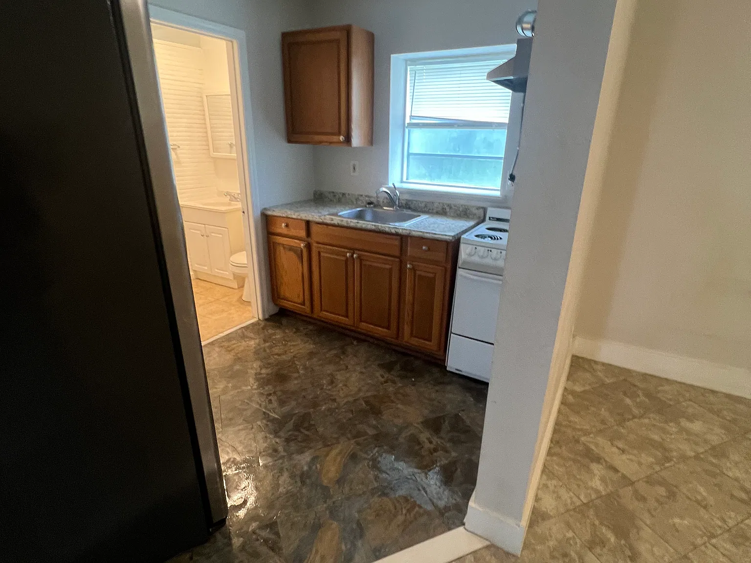 2 bed, 700 sqft, $1,100 — Photo 1