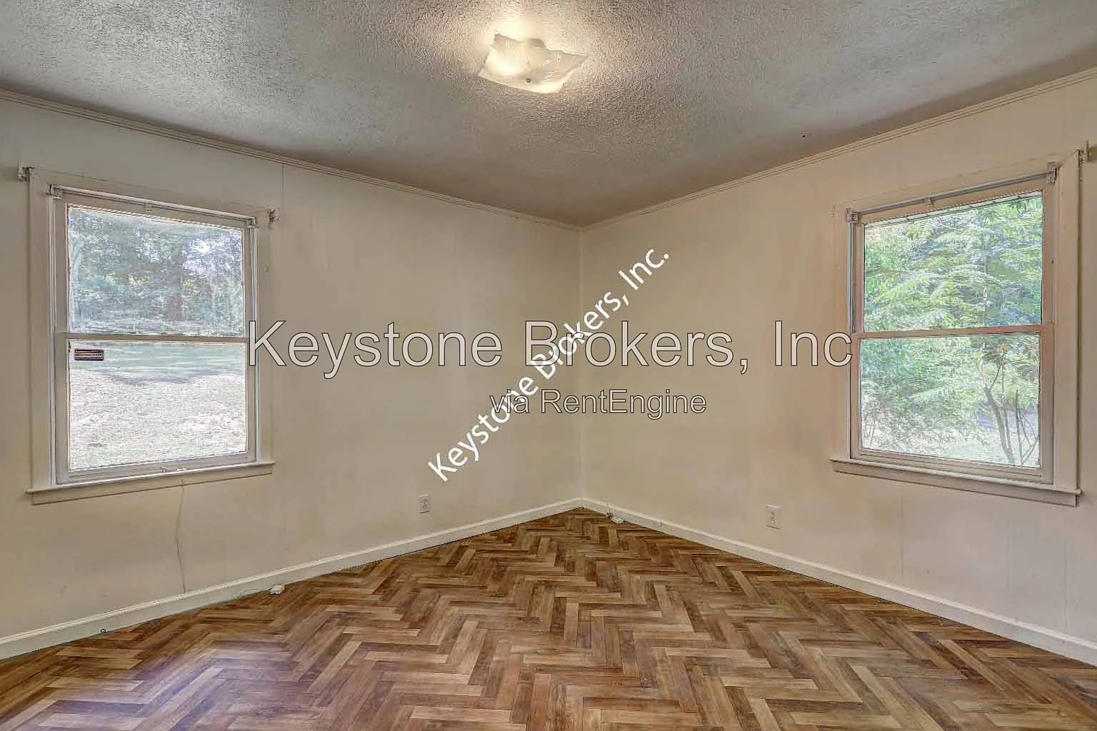 3 bed, 2.0 bath, 1200 sqft, $899 — Photo 3