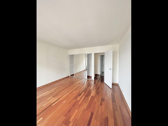 2nd image of 405 W Oakdale Ave #1