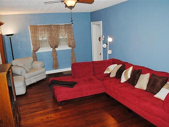 4th image of 10 E Park Dr