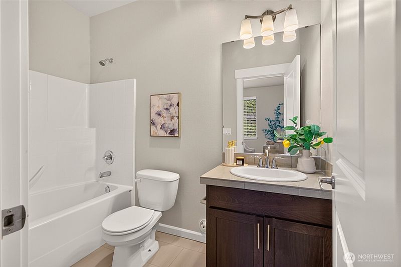 5th image of 868 3rd Avenue NE