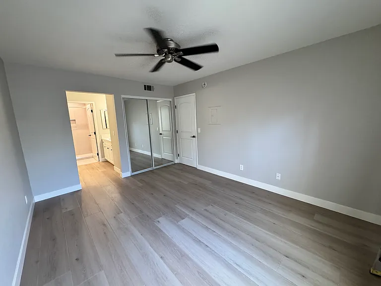 5545 Canoga Ave #103 — Photo 12
